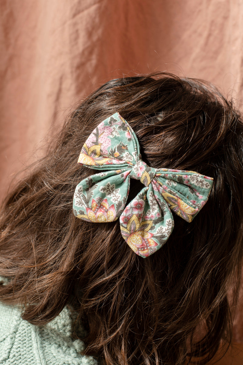 Lisa Clip Blue French Flowers