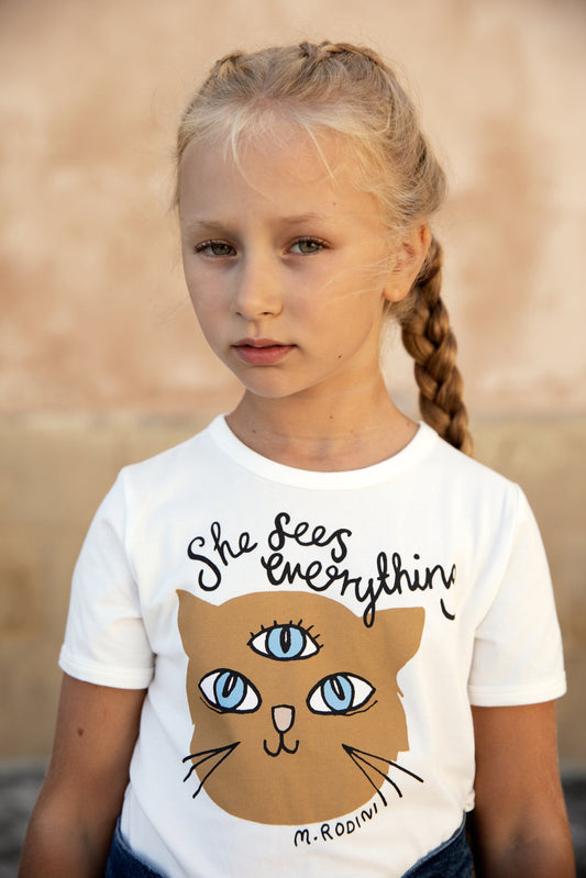 SHE SEES EVERYTHING T-SHIRT