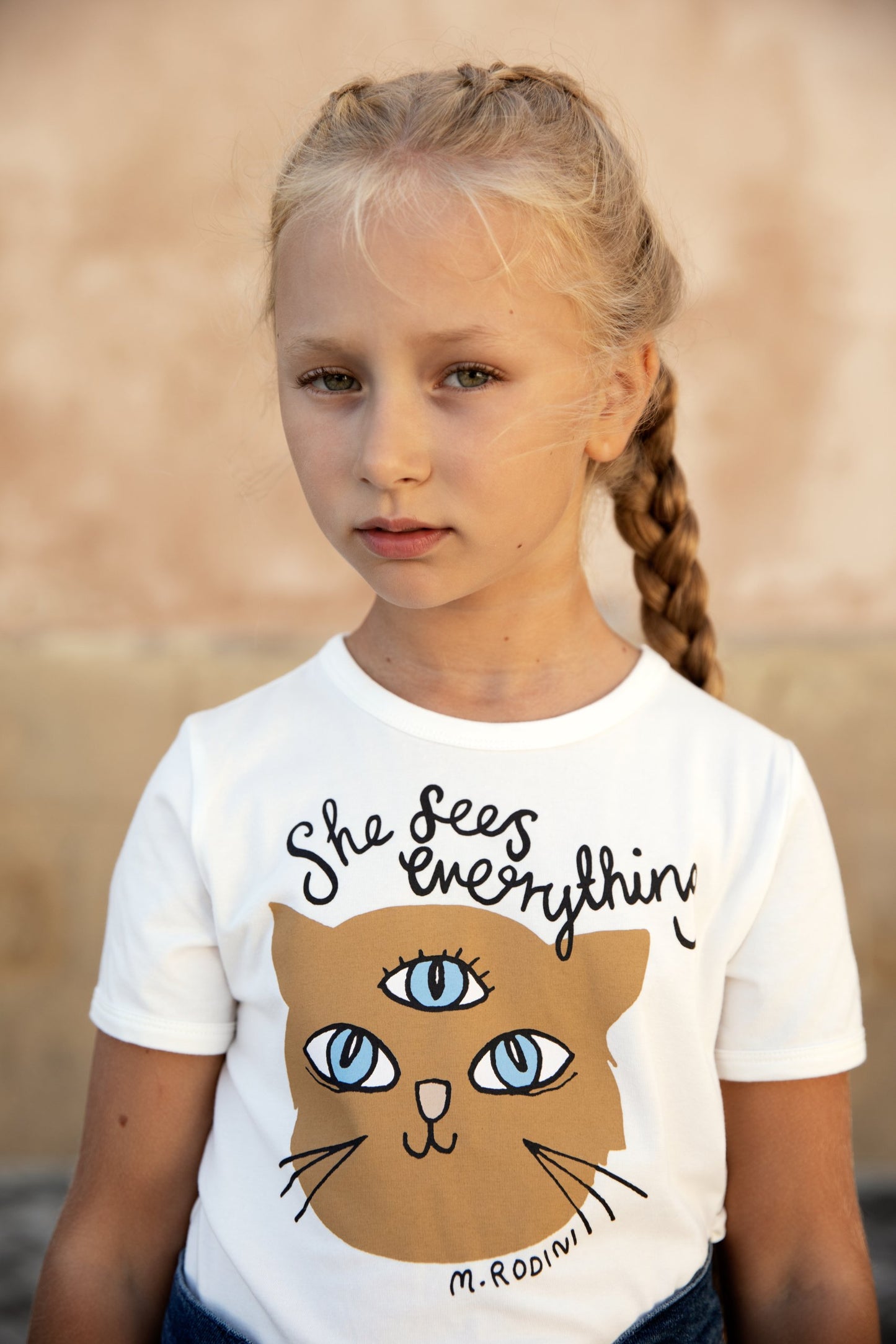 SHE SEES EVERYTHING T-SHIRT
